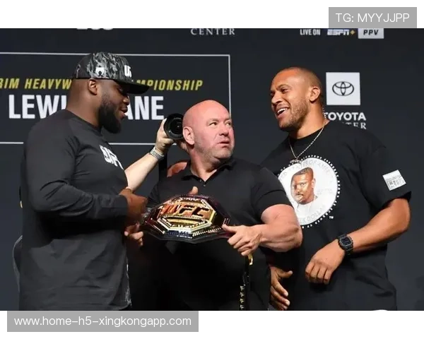 UFC选手比赛中喊妈妈——勇者背后的温情瞬间